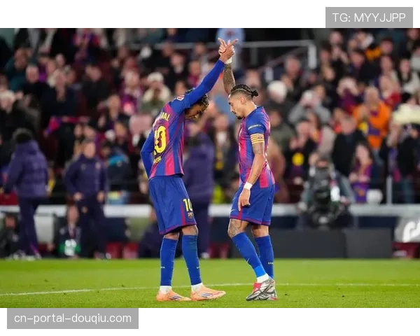 国家德比半场:巴萨1-0皇马,拉菲尼亚世界波破门 国家德比半场:巴萨1-0皇马,拉菲尼亚世界波破门